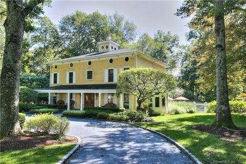 Come visit this exquisite home in Westport's Red Coat neighborhood, built by Tony Ialeggio. Sits on 1.17 acres, along a fantastic cul-de-sac. Filled with character, and completes an inviting, lush green piece of property. Features a number of beautif...