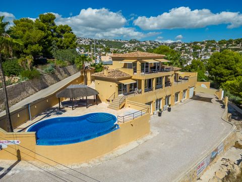 LOOKING FOR A VILLA, LOOKING FOR A COMERCIAL PREMISES? GET THE 2 TOGETHER. Villa in Benissa with large unusual 250 m2 commercial premises downstairs, 200 m from the beach Magnificent minimalist bright villa in Benissa-Coast in a prime location, with ...
