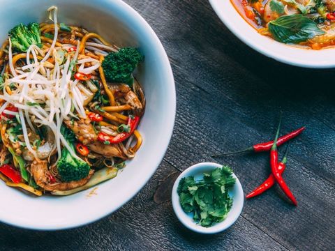 NOODLE BAR -- MOORABBIN -- #6851517 Noodle shop * LOCATED IN MOORABBIN * $2,500 per week * Reasonable weekly rate, 16 seats * Open only for 5 days and short business hours * The same owner has been doing it for 12 years and is stable Sale: $30,0005 E...