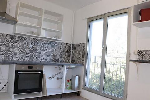 84000 AVIGNON Near the Pont des 2 Eaux ( rue Julien Rover 84000 avignon ) 3-room apartment 77 m² recently completely renovated This apartment is very bright and sunny, quiet and residential environment, close to all amenities, The apartment is locate...