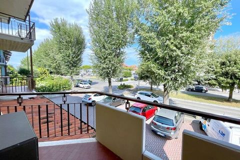Stay in this nice apartment located in Caorle with your family or friends. This spacious apartment is air-conditioned and has comfortable bedrooms. There is a balcony where you can relax while sipping your favourite cup of coffee or tea. The nearest ...