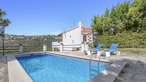 Villa Ibicenca is a stylish house where the white predominance and the distinctive architecture moves us to the Balearic Islands. It is located 8 Km from the center of Tossa de Mar (6 Km from the center of Lloret de Mar), in the quiet residential are...