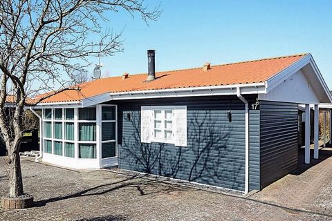 Holiday home in the coveted Stillinge Strand. The house contains a large bedroom with TV, living room with wood burning stove and TV and steps up to the dining room and open kitchen. It is possible to watch TV via your own streaming services. In addi...