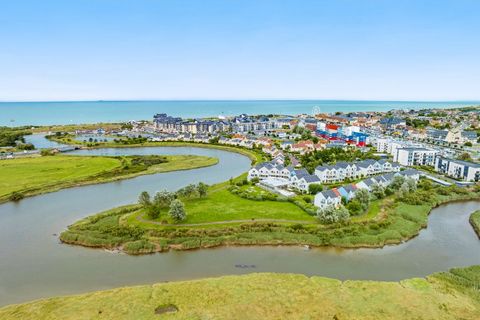 This lovely residence was built only recently and offers apartments and houses that blend perfectly into the Normandy landscape. Located between the beach and the port, it's a good place to enjoy the nautical activities and entertainment on offer in ...