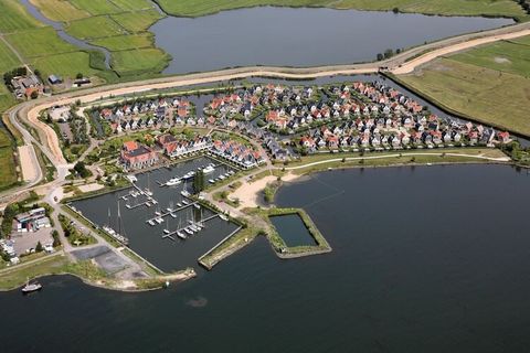 This comfortable detached holiday home with sauna is situated on the water. You'll find it in the Resort Poort van Amsterdam holiday park, set in the heart of natural surroundings on the Markermeer, yet only 20 km from the stunning capital of Amsterd...