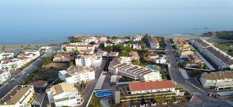 Are you looking for a property in Alcossebre that gives you everything you need to enjoy life on the coast?! Then this corner apartment is perfect for you! With three bedrooms and two bathrooms, this spacious apartment has enough space for you and yo...