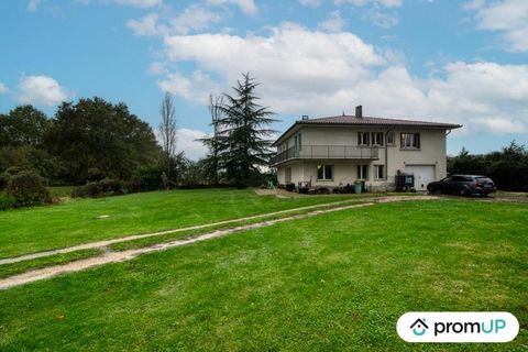 Welcome to this magnificent traditional villa of 234 square meters located in Eauze. This splendid residence rests on a vast plot of 2480 square meters, offering an idyllic living environment in harmony with nature. The villa was renovated in 2017, a...