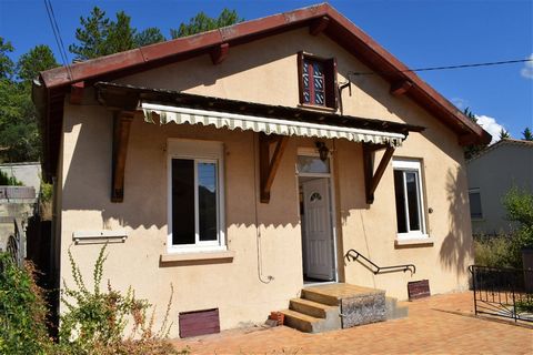 Detached house with work required, garden and terrace, Garage. Equipped kitchen (14.62m²), pantry (4.45m²), Living room (19.94m²), 2 bedrooms (11.17m², 11.62m²), Shower room (7.42m²) a separate toilet, 1st floor. 1 bedroom (14m²), an office. PVC wind...