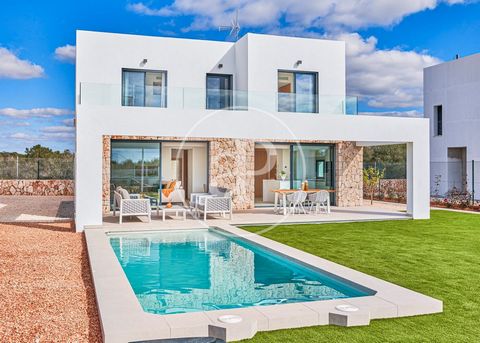 NEW BUILD VILLAS IN SA RAPITA The Villas de Dalt de Sa Rápita II are much more than just houses; they are a contemporary, minimalist vision of elegance, designed with the firm intention of offering spacious, open-plan living spaces that maximise both...