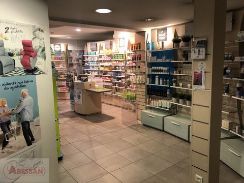 North (59). To be sold in Lille, the business + housing of a well-known pharmacy, located in a rapidly developing area, very populated and with a local clientele and regulars. CARREZ surface area: 250 m² Fees including VAT charged to the seller Infor...