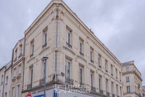 Im Stadtzentrum befindet sich eine 93 m2 große Bürofläche im ersten Stock eines Gebäudes mit Charakter. Von einer sorgfältig renovierten Eingangshalle aus gelangt man in den ersten Stock und in eine Reihe von Büros und nützlichen Räumen. Das Anwesen ...