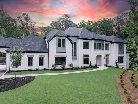 EXQUISITES FRANZÖSISCHES ANWESEN 5271 LAKE FORREST DRIVE NE, ATLANTA, GA 30342 6 BD | 6,5 BA | 8.609 QUADRATFUSS |   Zeitloses, französisch inspiriertes Luxusanwesen, das entworfen und gebaut wurde von Loudermilk Homes, dem führenden preisgekrönten B...