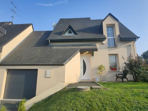 BELLE MAISON IMMOBILIER vous propose à la vente ce charmant pavillon de 1997 situé entre LISIEUX et PONT-L'EVEQUE. La maison se compose au rez-de-chaussée d'une entrée avec placard, une cuisine aménagée et équipée, un séjour avec poêle à granules et ...