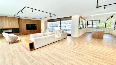 Villa di fascia alta con 3+1 camera da letto con 450 m² di superficie coperta, situata in un terreno di 275 m², nel cuore di Fraião, vicino a Holmes Place, Braga. Ha tutte le caratteristiche ideali per chi cerca finiture di ottima qualità, aree gener...