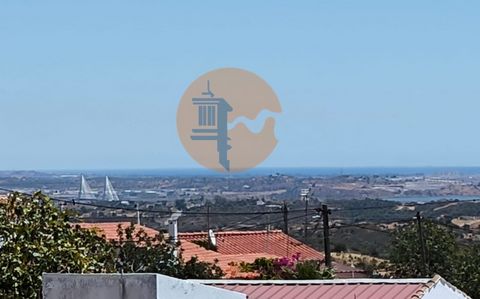 Urban land with 845 m2, located in Cerro do Enho in Castro Marim - Algarve. Plot of land for construction of a single-family house. Possibility of building two floors, or a single storey house. Land with 12 meters in front. Land with open views of th...