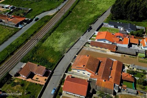 Terrain constructible à vendre pour 44 000 € Terrain qui permet la construction situé dans la paroisse de Paramos, municipalité d’Espinho. Il correspond à un terrain (d’une superficie totale de 1100m2), à partir duquel il est permis de mettre en vale...