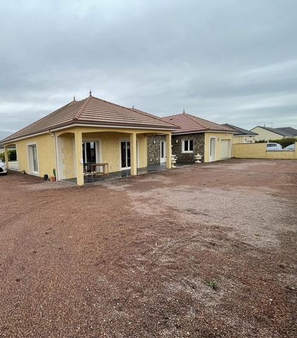 Huis te koop St Etienne sous Barbuise (10), In St Etienne sous Barbuise, zeer mooi huis van 208 m² op een niveau, met zwembad. Het bestaat uit een inkomhal met berging, een grote lichte woonkamer van 57 m² open naar een ingerichte en uitgeruste keuke...