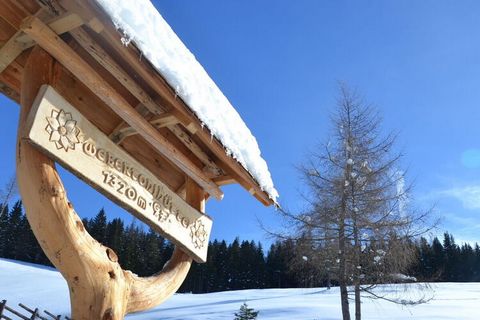 Mit der holzartigen Einrichtung ist die Webertonihütte ein Ort des Luxus, der Ruhe und des Vergnügens. Sie bietet auf Ihren Rund 140m², 3 Schlafzimmer, 3 WCs, 1 Badezimmer, Wohnbereich mit Küchenzeile, Essbereich, Kachelofen und Wohnzimmerecke, klein...