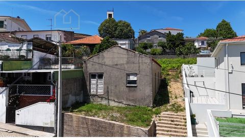 House to rehabilitate with views of the Douro River, to buy in Valbom - Gondomar - Porto. **Unique Opportunity: Villa for Rehabilitation with Stunning View of the Douro River** It is situated 3 minutes from the centre of Jovim. We present a villa for...