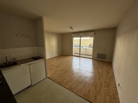 Situé entre le parc Balzac et l'étang St Nicolas, appartement de type 2 de 43m² habitables, situé au rez-de-chaussée d'une copropriété de 1997 au pied du tramway et des commerces.De plus un parking en sous-sol.Idéal sportif, premier achat, investisse...