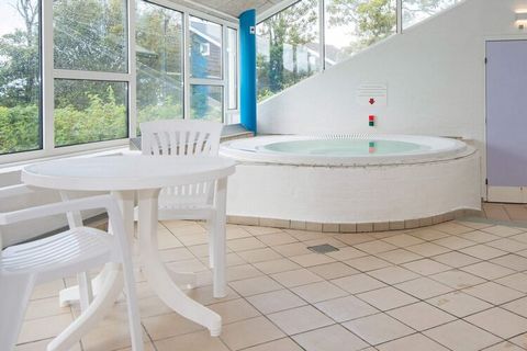 Bork Havn Feriecenter Maisons de vacances confortables sur 2 étages avec terrasse privée. Tennis de table, billard, bain à remous et bain turc sont quelques-unes des installations que nous pouvons offrir. Le centre de vacances est entouré d'une zone ...