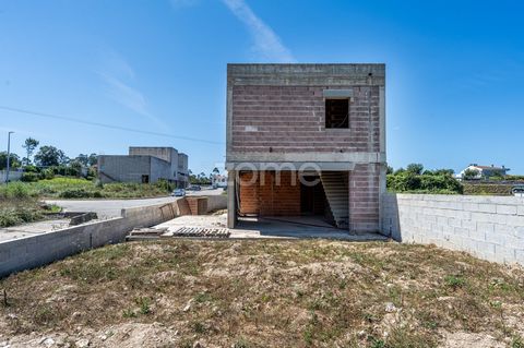 Identificação do imóvel: ZMPT569850 Location: (Quinta Passal) Rua Alameda Padre Remígio Alves de Freitas Lt 17, Gemunde no Câstelo da Maia, Maia. Active building permit to complete the work by December 2025: Contemporary 3+1 bedroom corner house, spr...