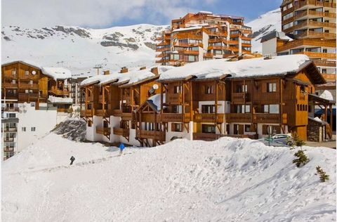 Utforska denna soliga lägenhet i Val Thorens. Med sina 67 m², 3 sovrum, utrustat kök och balkong med utsikt, är den perfekt för bergsälskare. GADAIT international inbjuder dig att upptäcka denna fantastiska lägenhet i Val Thorens, som erbjuder 67 kva...