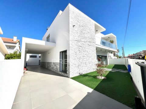 Excellent 4 bedroom villa in Entroncamento, with annexes and garage. The property dates from 2021, has 209m2 of floor area and is set on a plot of land of 360m2. Consisting of 2 floors, the villa has large spaces, generous areas and great sun exposur...