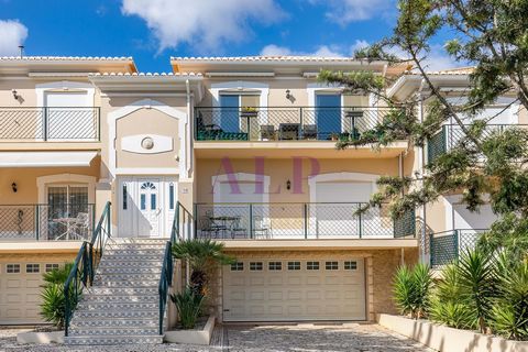 Property Ref: 241QDB Two-Bedroom First Floor Apartment with Garage and Beautiful Golf Course Views in Boavista Golf & Spa, Lagos We are delighted to offer this first floor 2-bedroom apartment situated within the prestigious Boavista Golf & Spa develo...