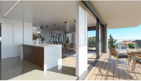 New 4-bedroom duplex apartment with 210 sqm of gross private area, 80 sqm of outdoor area, 4 parking spaces, and storage room, in the Caxias Heights development, in Oeiras. The apartments feature a fully equipped kitchen with Bosch appliances, oak wo...