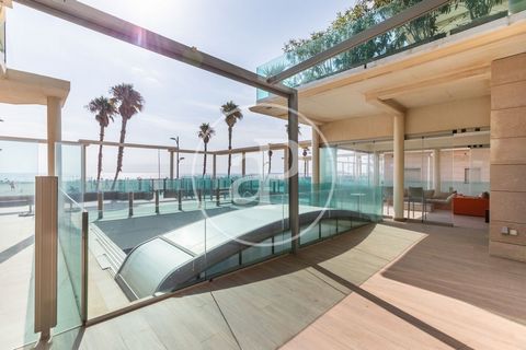 SE VENDE PROPIEDAD EXCLUSIVA EN PRIMERA LINEA EN PLAYA DE PATACONA Wohnung von 372 m2 mit Terrasse und Ausblicke Im Großraum von Patacona, Alboraya. Die Immobilie hat 3 Zimmer, 3 Bäder, Pool, Fitnessstudio, 1 Parkplatz, Klimaanlage, Einbauschränke, H...