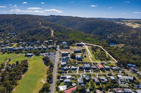 Introducing a one-of-a-kind private compound that seamlessly blends luxury living with the natural beauty of the Mornington Peninsula. Situated on 3.74 acres, this property offers breathtaking views of both the bay and the ocean, where you can soak i...