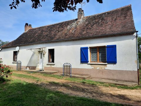 Fermette dans un petit village situé entre BOULOIRE et VIBRAYE dans une petite rue au calme. Cette charmante maison ce compose d'une grande cuisine, un salon-séjour, une salle d'eau, un WC séparé, une grande chambre et un cellier. Attenant à la maiso...