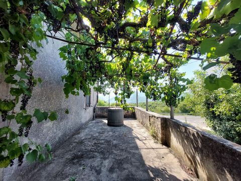 Location: Istarska županija, Labin, Labin. ISTRIA, LABIN - Stone house in the renovation phase with a sea view The town of Labin is located on the eastern coast of Istria on a hill 320 meters high, only 3 km from the sea. The climate in Labin is Medi...