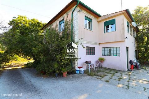 Rustic villa with excellent sun exposure. Inserted in a plot of land with 4208m2, it consists of two residential floors. On the ground floor we can find a small hall, living room and kitchen in open-space concept, a bedroom and bathroom with shower a...