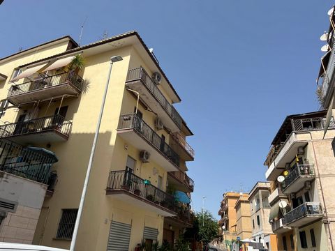 Dreizimmerwohnung Gasse des Monte delle Capre Trullo Colle del Sole Rom Portuense-Trullo und genauer gesagt in Vicolo del Monte delle Capre neben der Via del Trullo, 1,5 km vom Europäischen Krankenhaus und nicht weit von der Haltestelle Magliana des ...