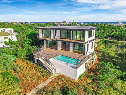 Located on Shinnecock bay, and a short walk to the Hampton’s finest ocean beaches, this property features 4,400 Sqft of impeccable design with 4 bedrooms and 4.5 bathrooms. This modernized new construction is perfectly positioned to display expansive...