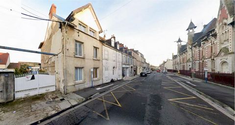 A vendre : Ensemble immobilier en hyper centre de Montargis (Département du Loiret-1h de Paris) sur un terrain de 601 m², idéalement situé, offrant un potentiel exceptionnel pour les investisseurs ! Cette propriété est composée de trois lots avec une...