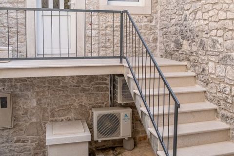 Apartments Sonja are located in Pučišća, on the Island of Brač. Since the property is located only 50 m away from the nearest beach, it is a perfect place for nice and relaxing family or friends vacation. Kindly note: Luggage storage is possible prio...