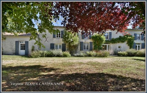 VILLENEUVE LA COMTESSE, village avec commerces et écoles situé entre SAINT JEAN DANGELY et NIORT, MAISON ANCIENNE rénovée de type 10, dune superficie de 337m² avec dépendances sur 4800 m² de terrain arboré. Vous recherchez une MAISON FAMILIALE NON MI...