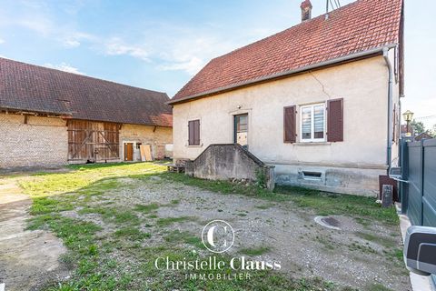 Located in a quiet area, come and discover this set (house + barn) on a plot of 6ares37. The house offers 130m2 on 2 levels. The ground floor of 70m2 has been renovated and includes a living room, an independent and equipped kitchen, a bedroom and a ...