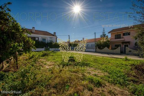 Lote de terreno urbano para construção de moradia isolada em Azeitão  A Morpho Real Estate tem o prazer de apresentar este lote de terreno urbano para construção de uma moradia isolada na encantadora vila de Azeitão, Setúbal, Costa Azul - uma área re...