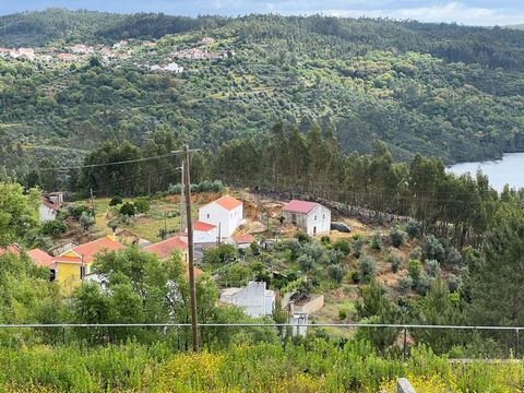 Haus mit viel Potenzial, zum Fertigstellen und Umgestalten mit Arbeiten nach Geschmack. WIE MAN DORTHIN KOMMT: Waze: Travessa do Moinho, 49, Aldeia do Mato Abrantes Google Maps: Rua do Moinho, Aldeia do Mato, Abrantes 1. Autobahn A1; 2. Nehmen Sie di...