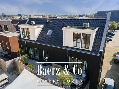 Hoogwaardig hip penthouse met ruim terras, lift, garage en berging in hartje Lemmer! Welkom aan de Vissersburen 47! In 2022 gerealiseerd in het centrum van Lemmer, op de plek waar voorheen het gemeentehuis was gevestigd. De bouw van het complex “Lenn...