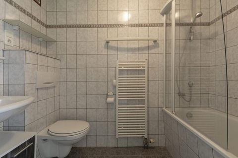 Moderno e lussuosamente arredato 4 pers. bungalow con sauna finlandese e ampio giardino con completa privacy! Davvero una casa adorabile in tutte le stagioni! Nei mesi estivi di luglio e agosto potrete usufruire della piscina esterna nell'ampio giard...