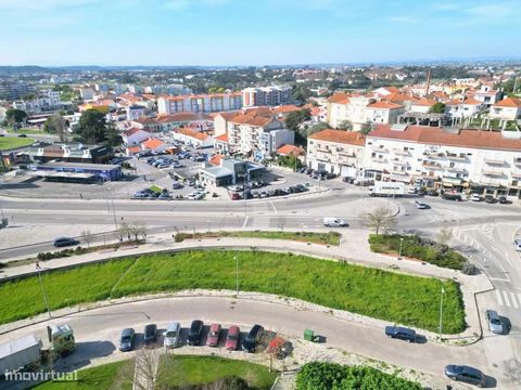 Terreno urbano para construção de edíficio multifamiliar, segundo alvará de loteamento, destinado a habitação, com 8 fogos em 4 pisos construídos acima da cota de soleira e dois pisos em cave, com implantação de 197m2 e área total de 834.50m2. O terr...