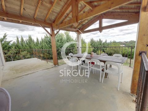 ALBI , secteur EST, cette maison des années 2010 offre une belle surface habitable de 165 m2 avec 5 grandes chambres. En rez de chaussée, on trouve une entrée, un salon séjour très lumineux ouvert sur une belle terrasse semi couverte de 40 m2 environ...