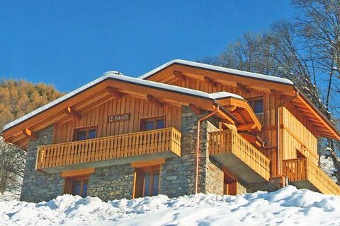 Dit goed uitgeruste chalet (ca 110m2) heeft een prachtige ligging aan de dorpsrand van St. Martin de Belleville. Vanuit St. Martin ben je direct in het skigebied Les Trois Vallées, terwijl je toch kunt genieten van de gezelligheid van dit typische be...