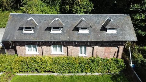 BELLE MAISON IMMOBILIER vous propose à la vente cette maison en briques située à 5 km d'ORBEC et 16 km de LISIEUX. Elle se compose d'une cuisine aménagée, un salon, une salle à manger, un dégagement et une salle de douches avec w/c. A l'étage vous tr...