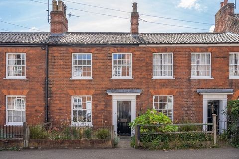 This handsome home forms part of a gorgeous row of Georgian properties in a superb location in the heart of a vibrant and creative part of the city. A short walk from the centre, it’s surprisingly peaceful here – something of a haven – with off-road ...